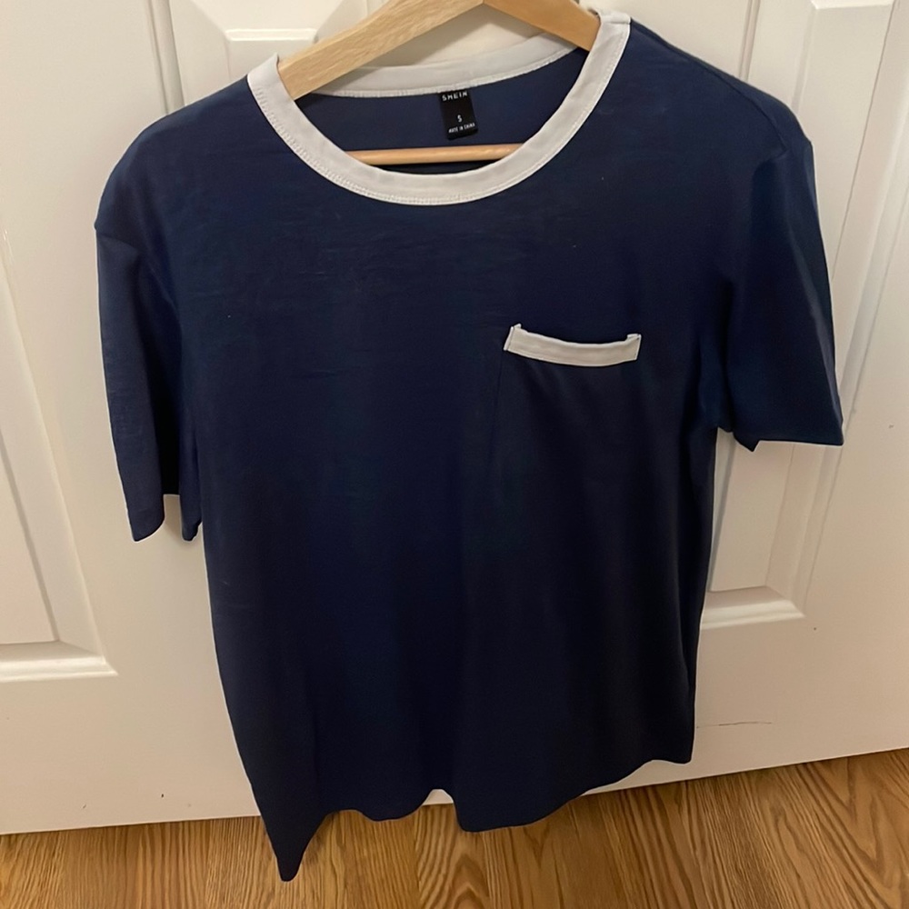 SHEIN NAVY BLUE AND WHITE POCKET T SHIRT SIZE S
